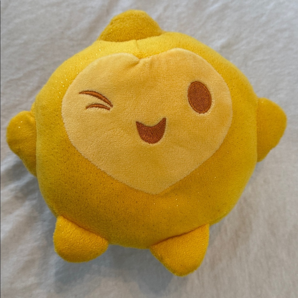 Disney’s Wish Star Plush about 9- 10”. Wish Movie
Yellow